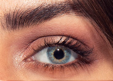women Contact Lenses