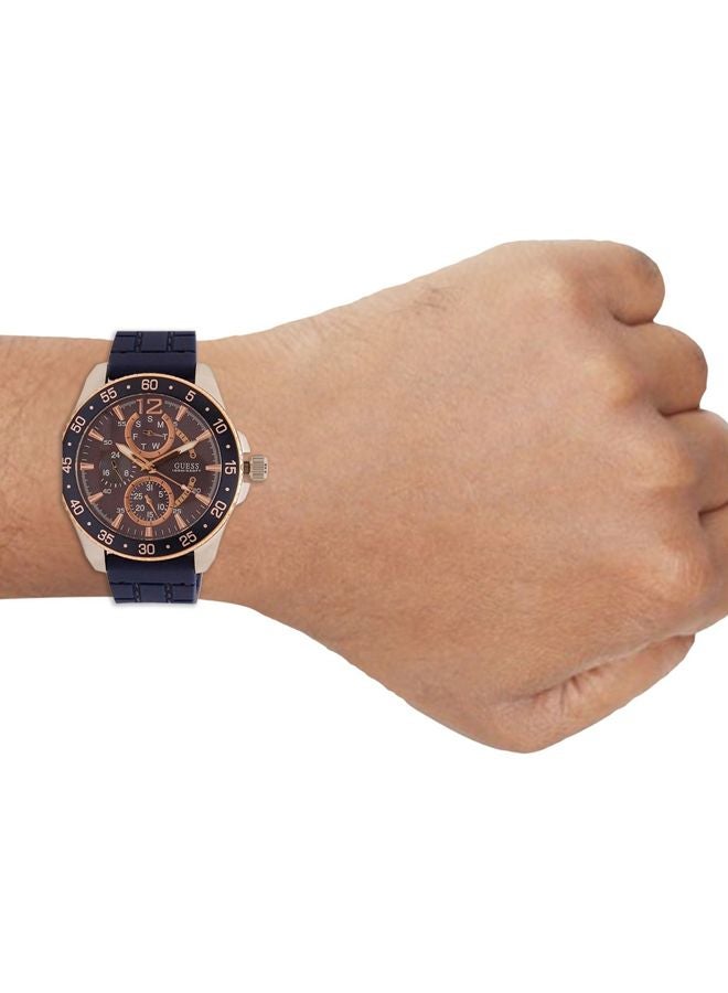 GUESS Men's Water Resistant Analog Watch W0798G2 - Image 4