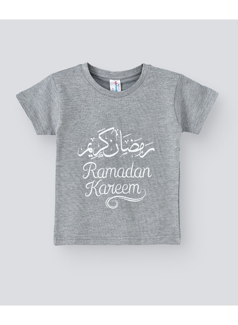 بيبي كلو "تيشيرت بطبعة عبارة "Ramadan Kareem" رمادي - Image 1