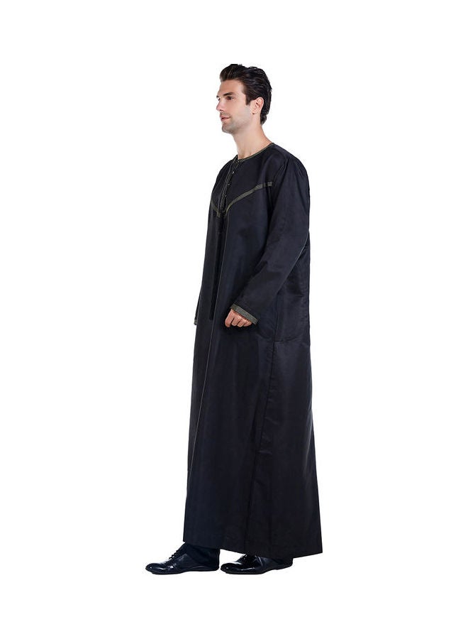 Front Button Detail Abaya Black  - Image 2