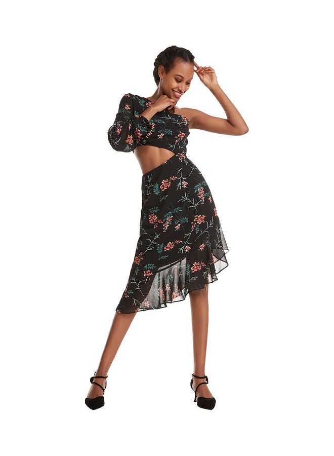 فستان متوسط الطول بكتف واحد مزين بطبعة زهور أسود - Image 3