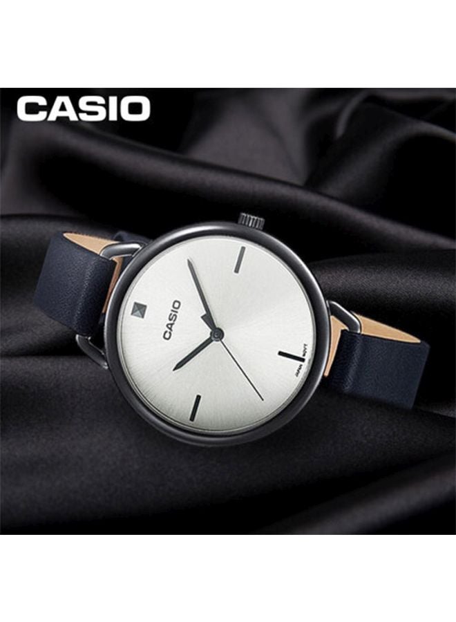 كاسيو ساعة يد بعقارب من كاسيو بسوار من الجلد الأصلي ومينا بلون فضي وواجهة من الزجاج المحدب للسيدات طراز LTP-E415GRL-1CDF للنساء - Image 2