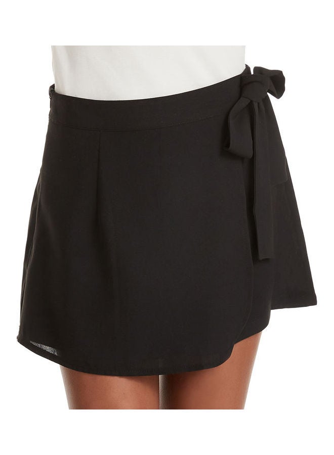 شورت سادة للنساء . أسود - Image 2