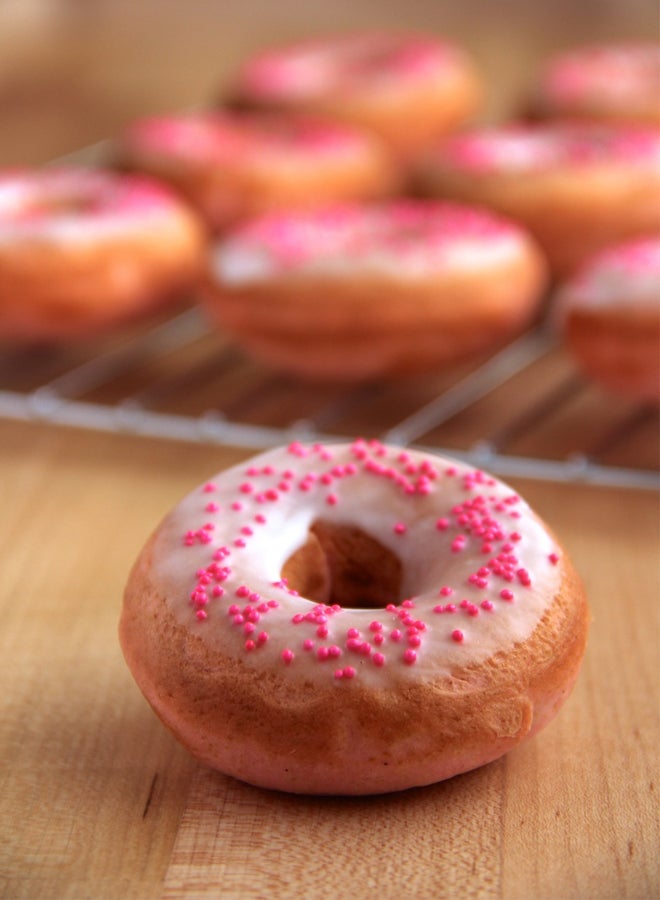 بيوينتي قالب كيك على شكل كعكة محلاة ويمكنك استعماله بنفسك وردي 26x18x3سم - Image 3