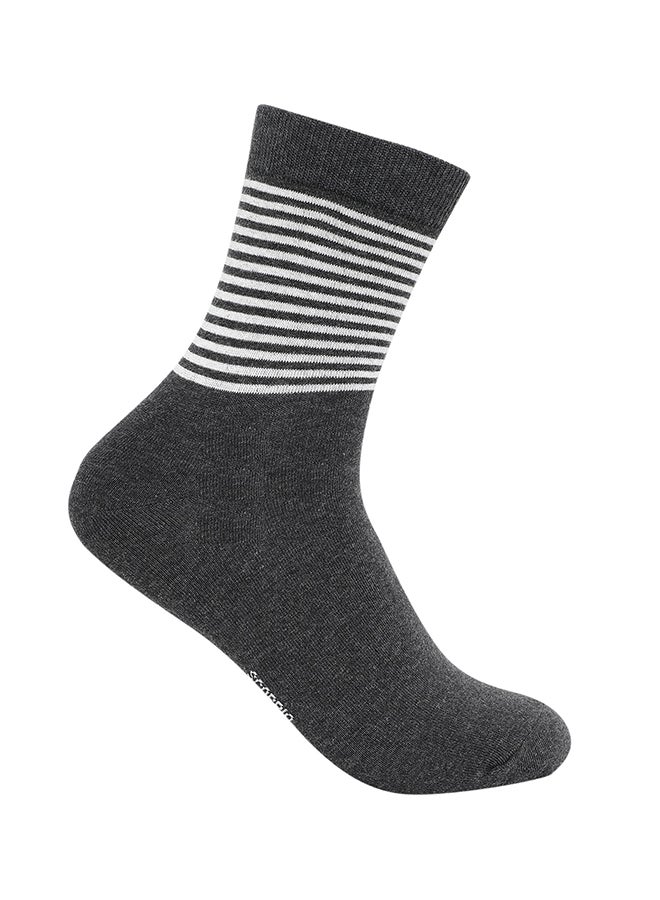 بي واي سي جوارب كاجوال بفتحة مستديرة مزينة بنقوش رمادي فحمي - Image 2