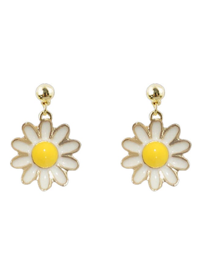 J.J Hand made 925 Sterling Silver Small Daisy Flower Style Earrings - Image 1