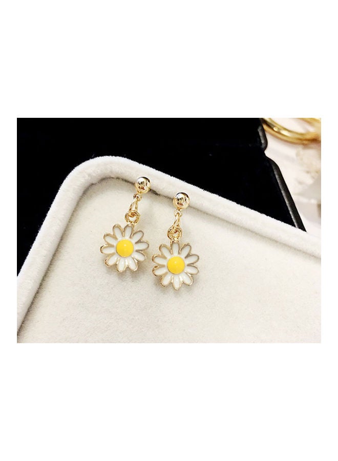 J.J Hand made 925 Sterling Silver Small Daisy Flower Style Earrings - Image 2