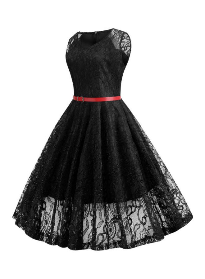 أوتاد فستان أنيق بفتحة رقبة مستديرة مع حزام مزين بالدانتيل أسود - Image 2