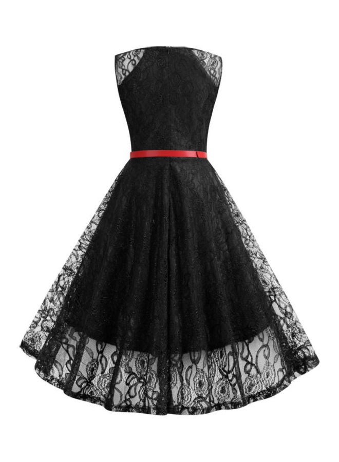 أوتاد فستان أنيق بفتحة رقبة مستديرة مع حزام مزين بالدانتيل أسود - Image 3