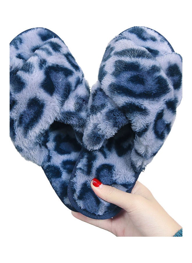 شبشب دافئ وناعم ومنفوش بتصميم جلد الفهد للنساء مناسب لغرفة النوم أسود/أزرق