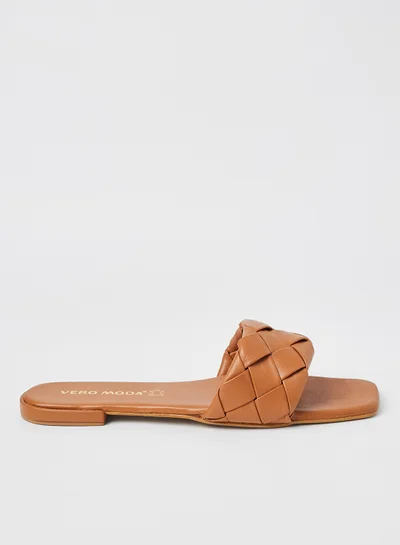 فيرو مودا صندل بدون كعب من الجلد Brown