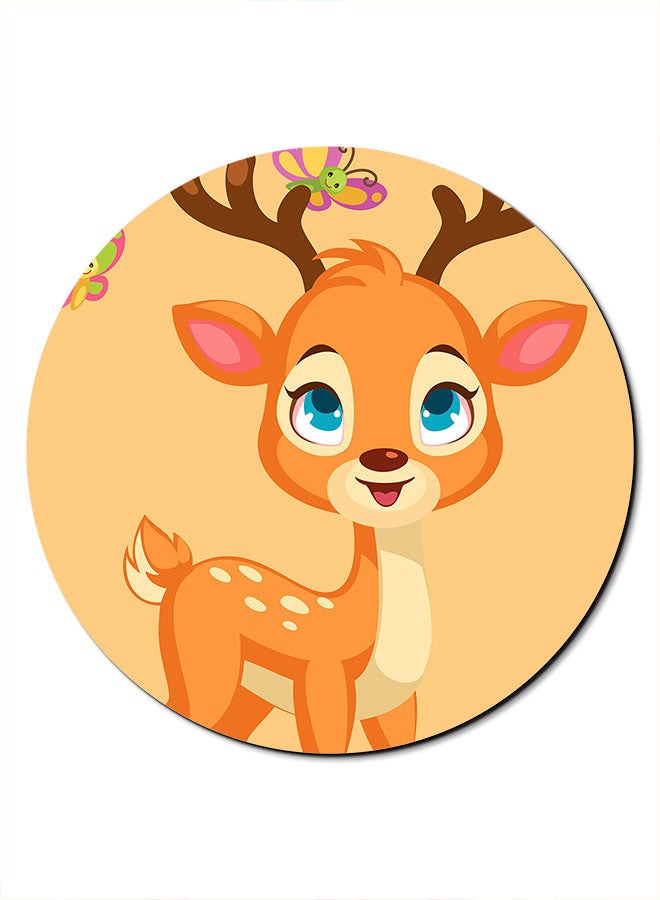 ثيودور لوحة ماوس بتصميم طبعة غزال تتميز الحافظة بتصميم مُتعدد الألوان. - Image 1