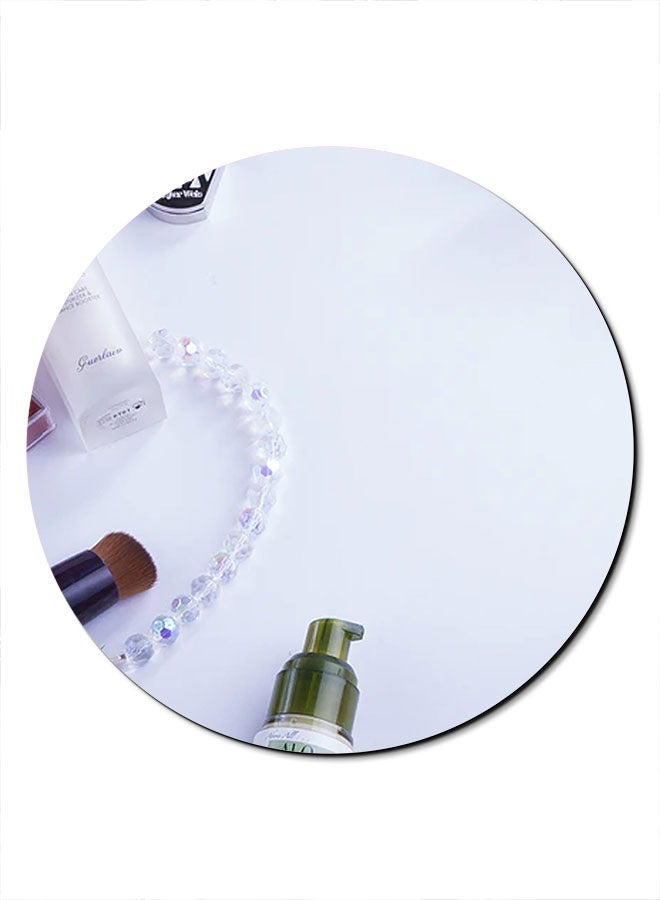 ثيودور لوحة ماوس مضادة للانزلاق بسطح أملس وتصميم من أدوات المكياج. منتج متعدد الألوان