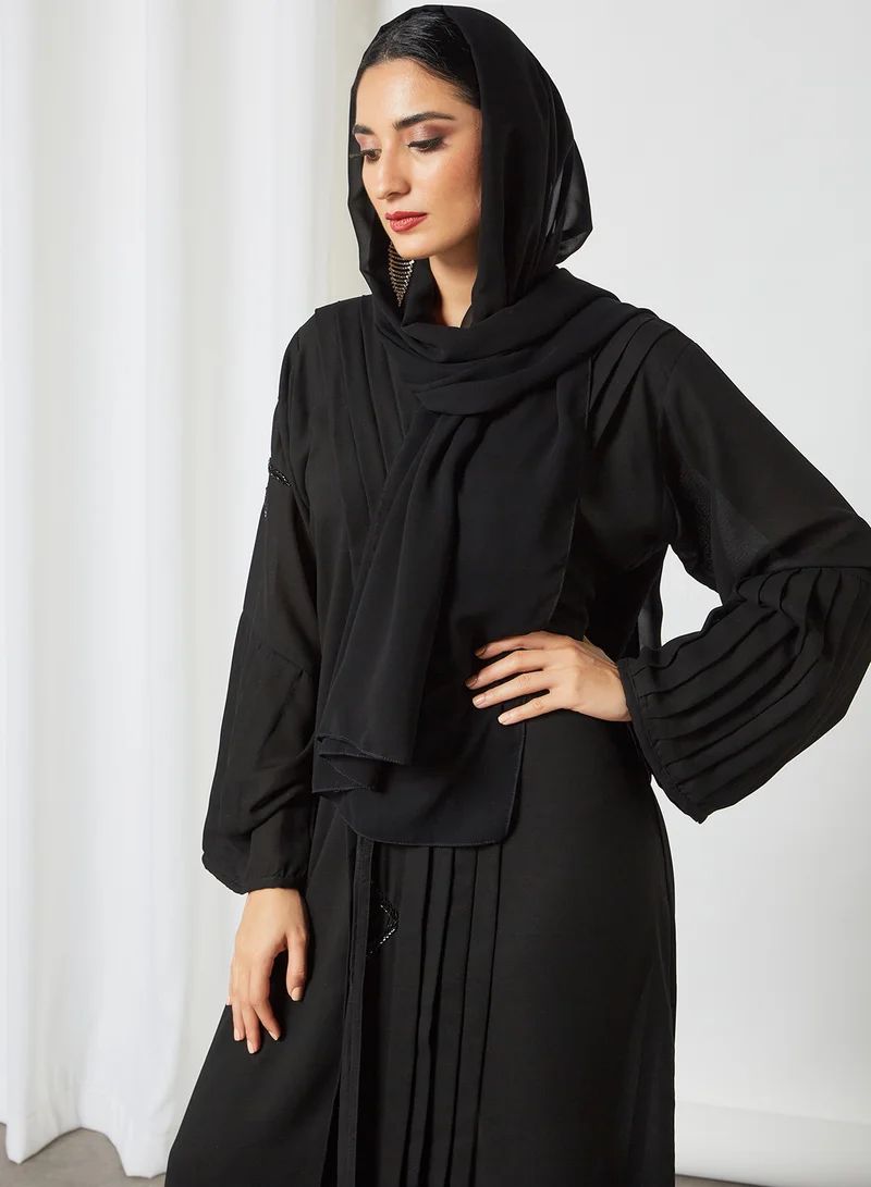 اجوني عباية مزينة بكسرات أسود
