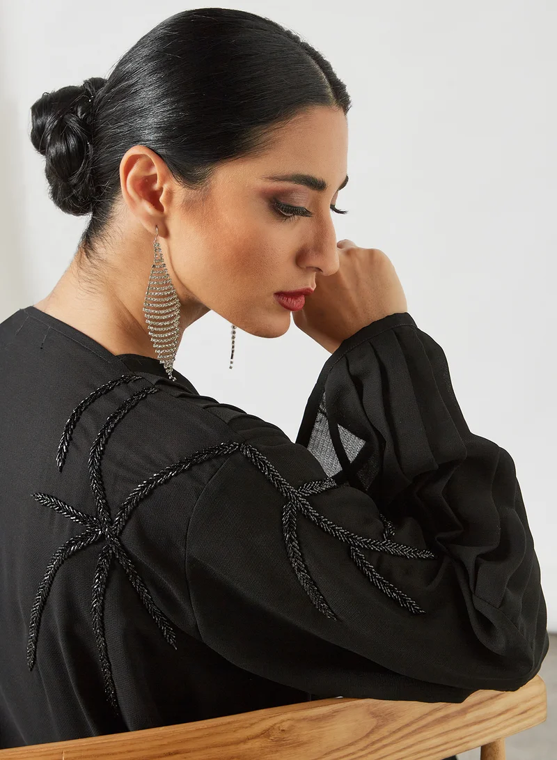 اجوني عباية مزينة بكسرات أسود