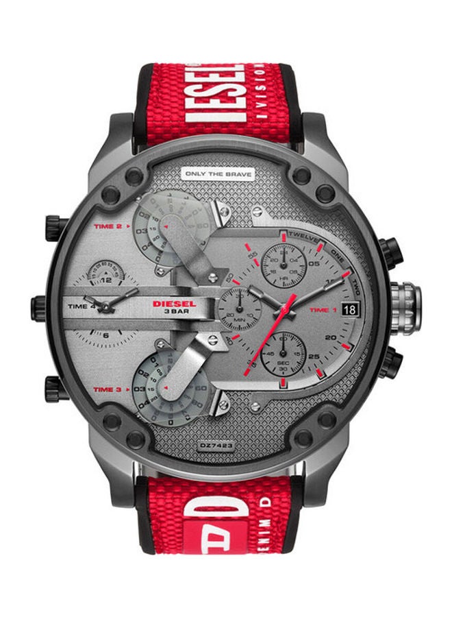ديزل ساعة يد إسينشال بعقارب وسوار من القماش بتصميم دائري مقاس 57 مم - لون أحمر - طراز DZ7423 للرجال