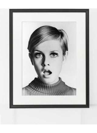 Twiggy Shock Poster with Frame Black/White 50 x 40cm - v1624186474/N48455823A_1