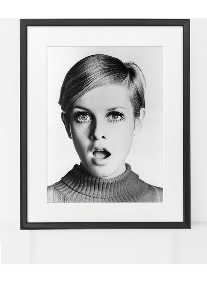Boomah Accessories - Twiggy Shock Poster with Frame Black/White 50 x 40cm - Image 1