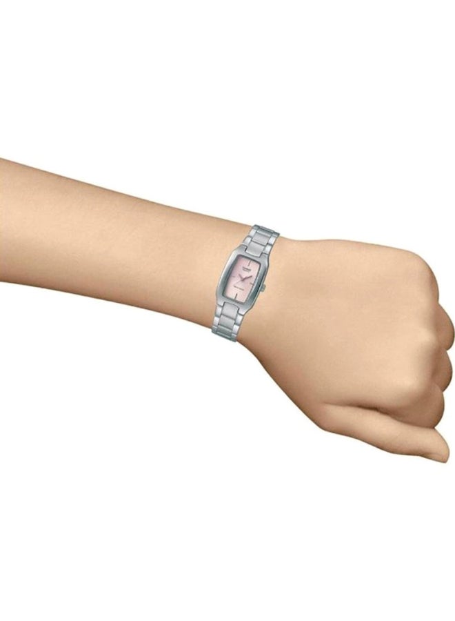 كاسيو ساعة يد بعقارب وسوار من الإستانلس ستيل طراز LTP-1165A-4CDF - 21 مم - فضي للنساء - Image 4