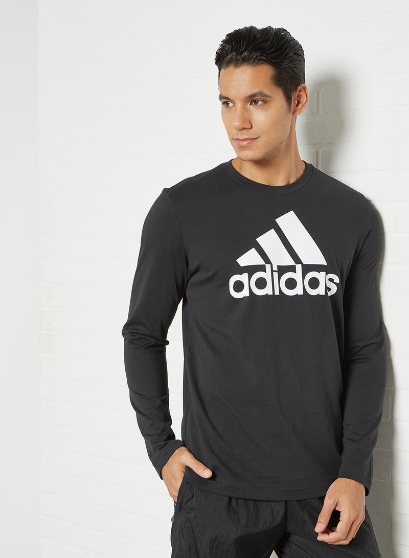adidas تيشيرت من مجموعة إسينشالز مزين بشعار بحجم كبير أسود  - Image 1