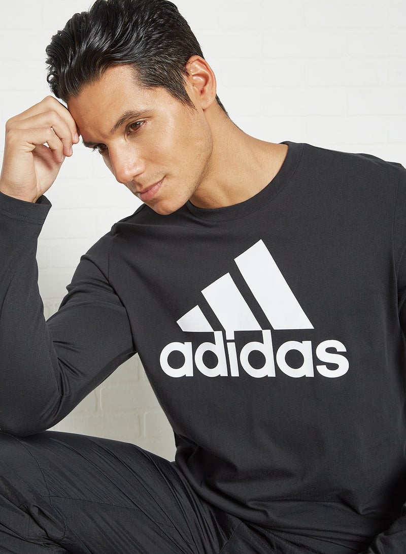 adidas تيشيرت من مجموعة إسينشالز مزين بشعار بحجم كبير أسود  - Image 3