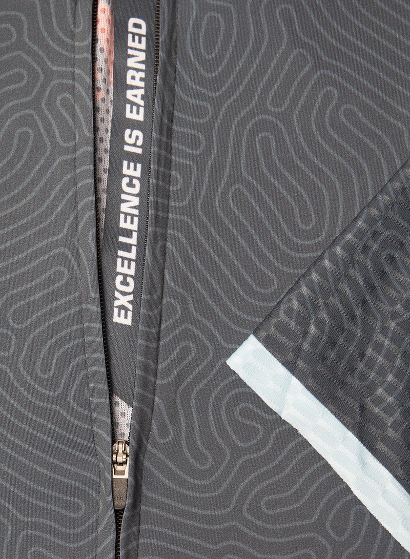 أثليتيك قميص رياضي برو ألتو دي لانجلو لركوب الدراجات للرجال - بعبارة مطبوعة "Excellence Is Earned" - Image 4