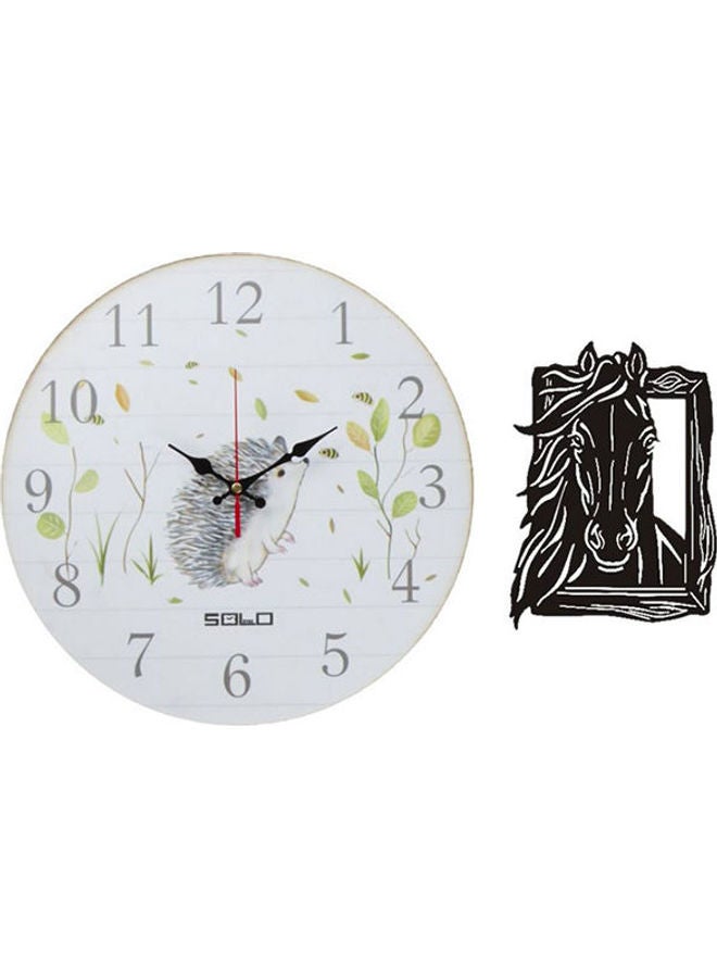 سولو لوحة فنية من الخشب بتصميم ساعة حائط دائرية بعقارب مع حصان طراز B7038 متعدد الألوان 40سم