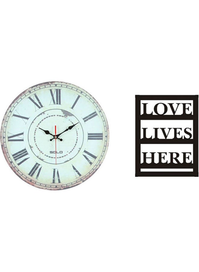 سولو B4976 ساعة حائط بعقارب خشبية دائرية مع لوحة خشبية مطبوع عليها عبارة "Love Lives Here" متعدد الألوان 40سم