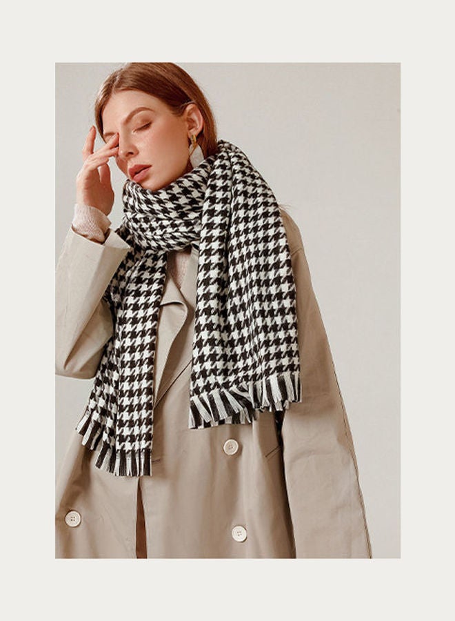 جوي شيك وشاح مزين بنقشة مربعات أبيض/ أسود - Image 2