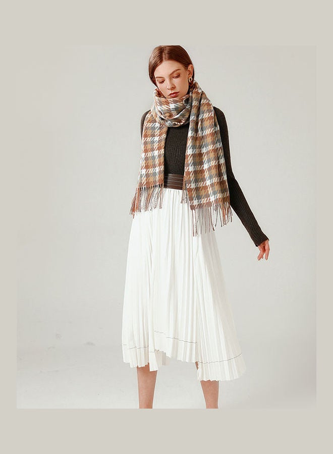 جوي شيك وشاح بتصميم بريطاني مزين بأشكال الشرابة ومقاوم للبرودة بني/ أبيض/ رمادي - Image 2