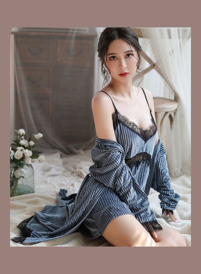 جوي شيك طقم من روب وقميص نوم مزين بالدانتيل من قطعتين أزرق/ أسود - Image 4