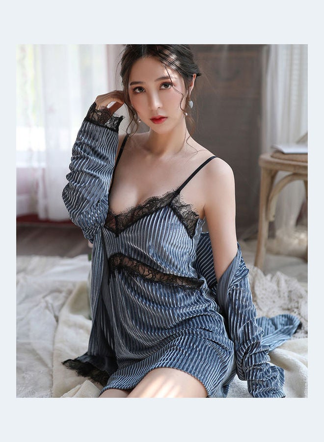 جوي شيك طقم من روب وقميص نوم مزين بالدانتيل من قطعتين أزرق/ أسود - Image 3