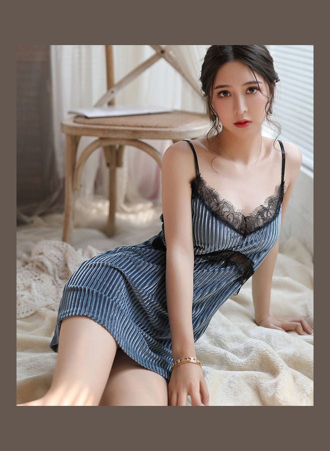 جوي شيك طقم من روب وقميص نوم مزين بالدانتيل من قطعتين أزرق/ أسود - Image 5