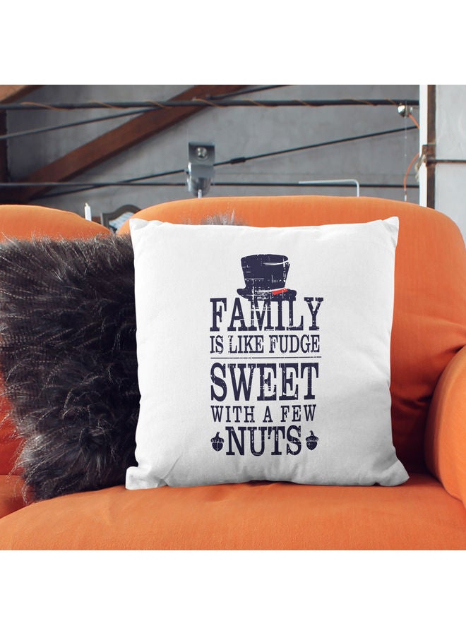 وسادة زينة بطبعة عبارة عن "Family fudge" أبيض/ أزرق - Image 2