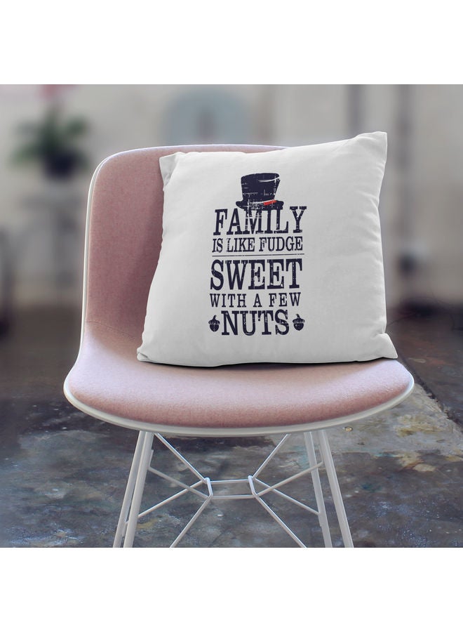 وسادة زينة بطبعة عبارة عن "Family fudge" أبيض/ أزرق - Image 3