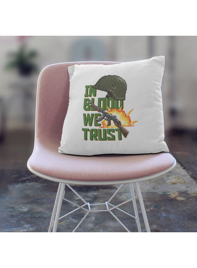 وسادة زينة مطبوع عليها عبارة "Blood We Trust" متعدد الألوان - Image 3