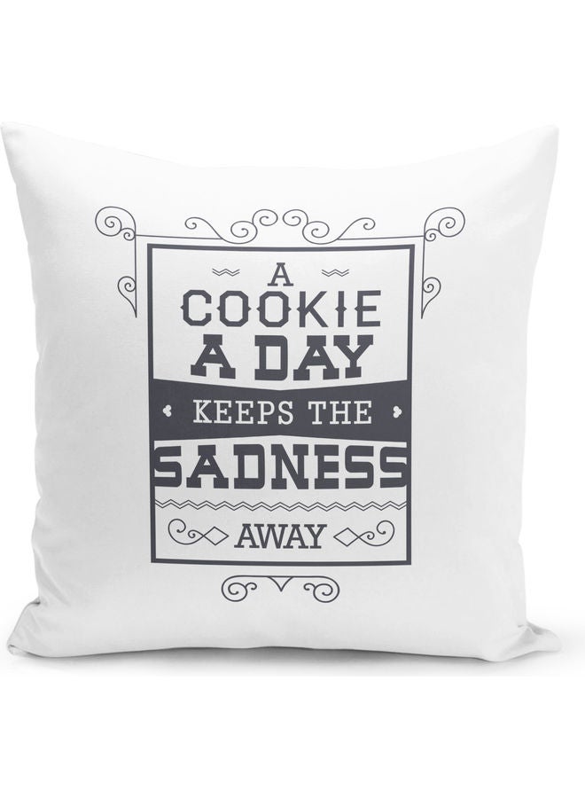 وسادة زينة بتصميم عبارة "Cooki A Day" أبيض/رمادي - Image 1