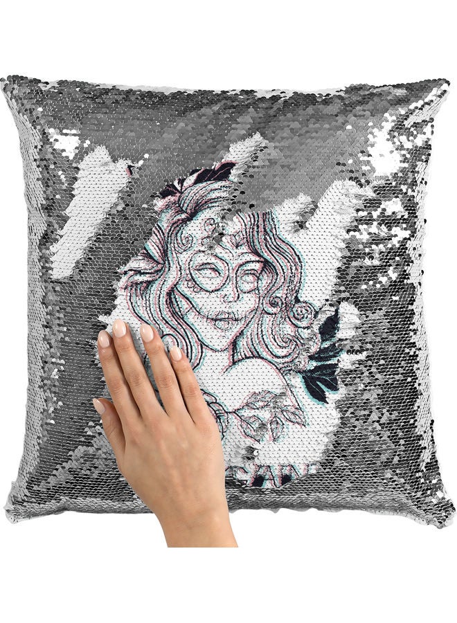 وسادة زينة للديكور مزينة بالترتر القلاب بتصميم صورة فتاة أنيقة أبيض/أسود/فضي 40x40سم - Image 2
