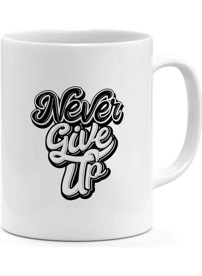 مج قهوة بطبعة عبارة "Never Give Up" أبيض/ أسود 8x10سم - Image 1