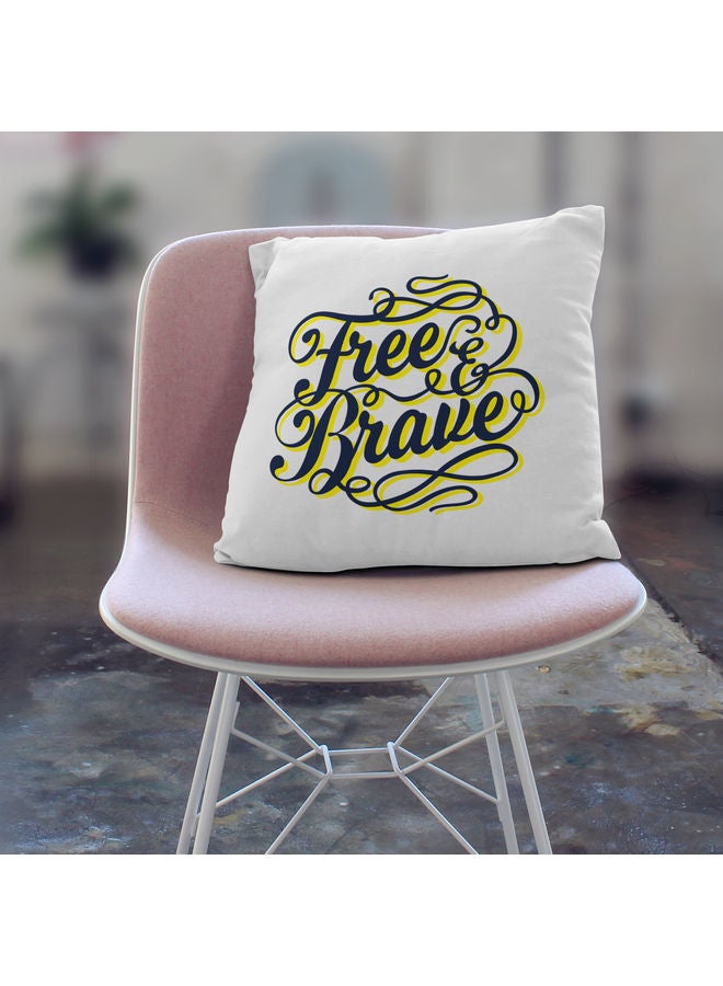 وسادة زينة للديكور بطبعة عبارة "Free And Brave" متعدد الألوان - Image 3