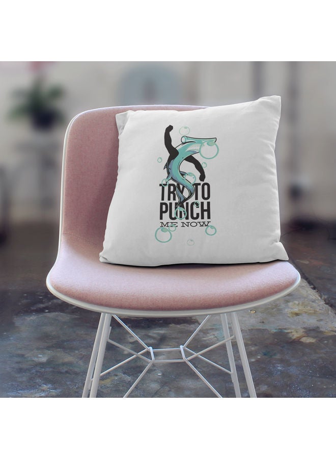 وسادة زينة للديكور مزينة بطبعة عبارة "Try To Punch Me" أبيض/ أسود/ أزرق - Image 3