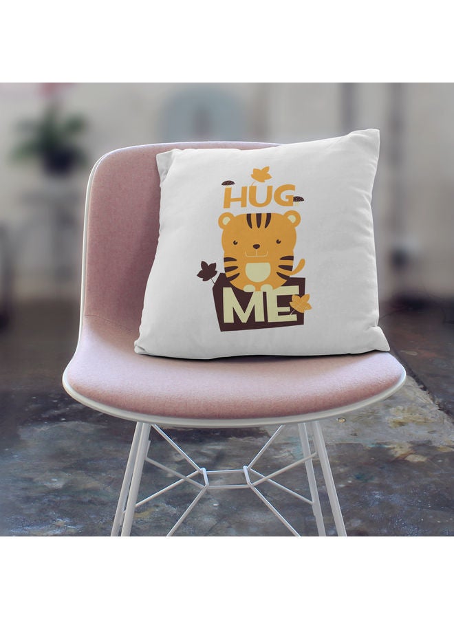 وسادة زينة للديكور بطبعة اقتباس "Hug Me" متعدد الألوان - Image 3
