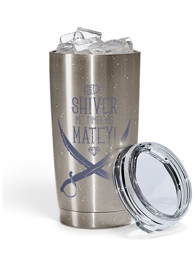 كوب من الستانلس ستيل بطبعة عبارة "Shiver Me Timber Matey" مزود بغطاء فضي/أزرق - Image 2