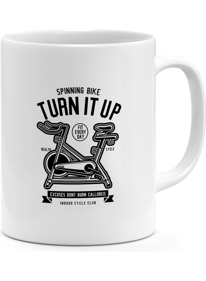 مج قهوة بتصميم عبارة "Turn It Up" أبيض - Image 1