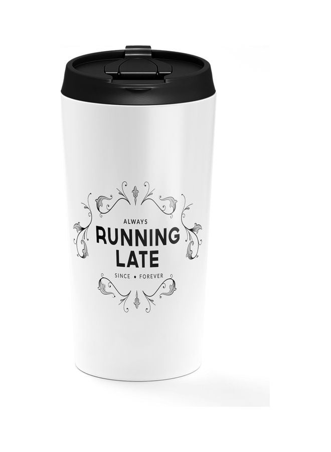 كوب مطبوع بعبارة "Running Late" مزود بغطاء متعدد الألوان - Image 1