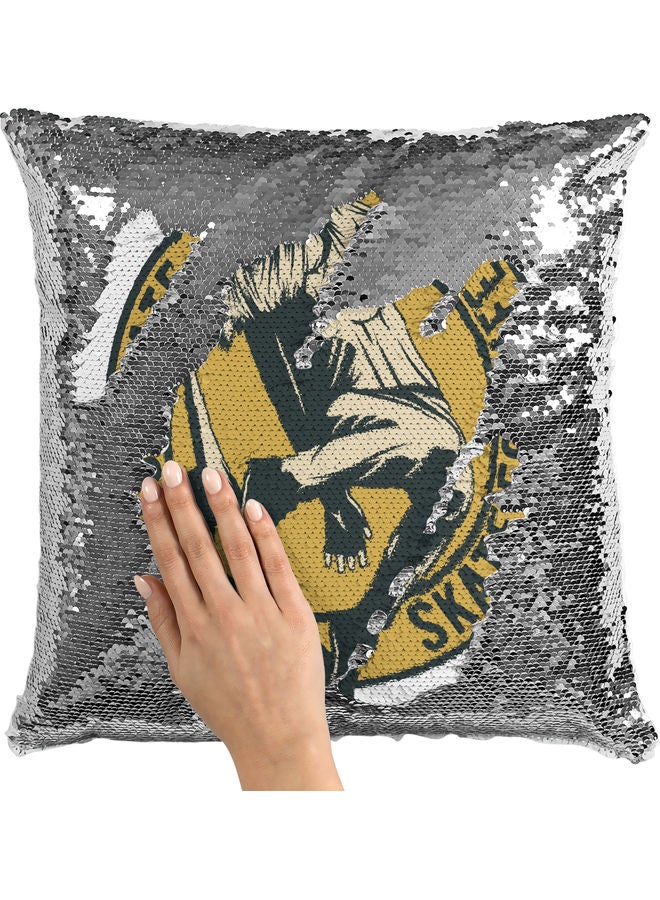 وسادة زينة للديكور مطرزة بالترتر القلاب بطبعة فتاة متزلجة أبيض/أسود/فضي 40x40سم - Image 2