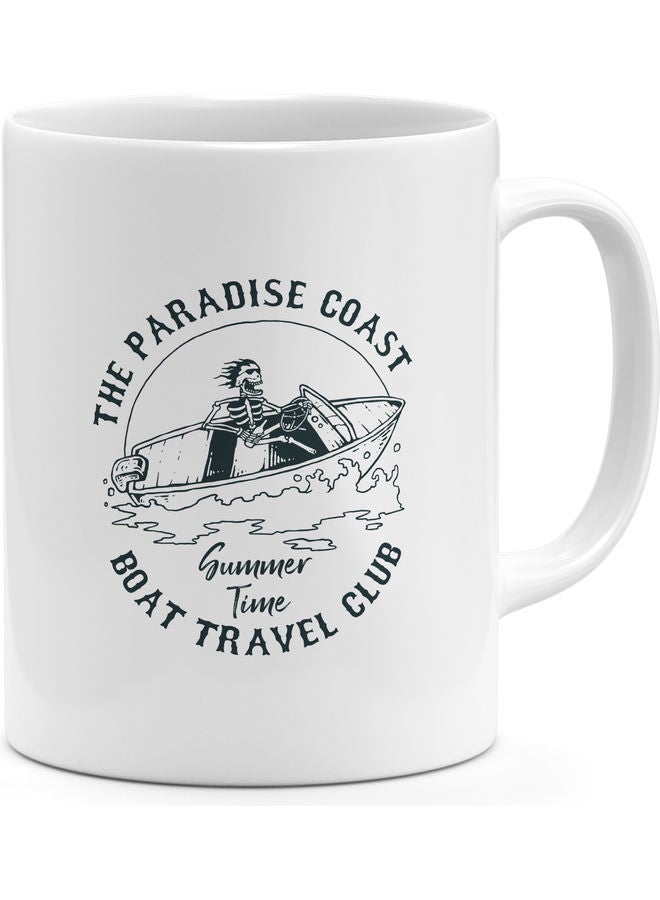 مج قهوة بطبعة قارب و عبارة "The Paradise Coast" أبيض/ أسود - Image 1