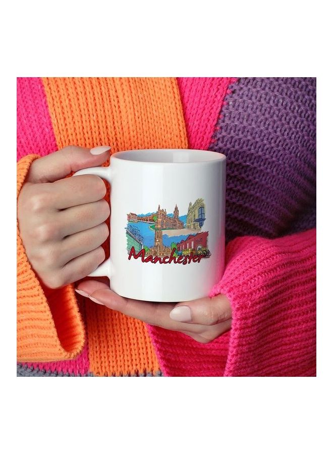 مج قهوة بتصميم يمثل مدينة مانشستر ومطبوع عليه كلمة "Manchester" منتج متعدد الألوان - Image 1