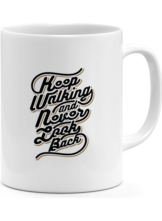 مج قهوة بطبعة عبارة تحفيزية للاستمرار "Keep Walking" أبيض/ أسود/ بيج - Image 1
