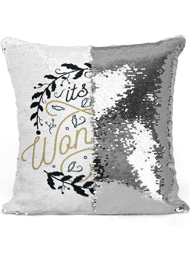 وسادة زينة للديكور مزينة بالترتر القلاب بطبعة عبارة "It's A Wonderful Life" أبيض/أسود/فضي 40x40سم - Image 3
